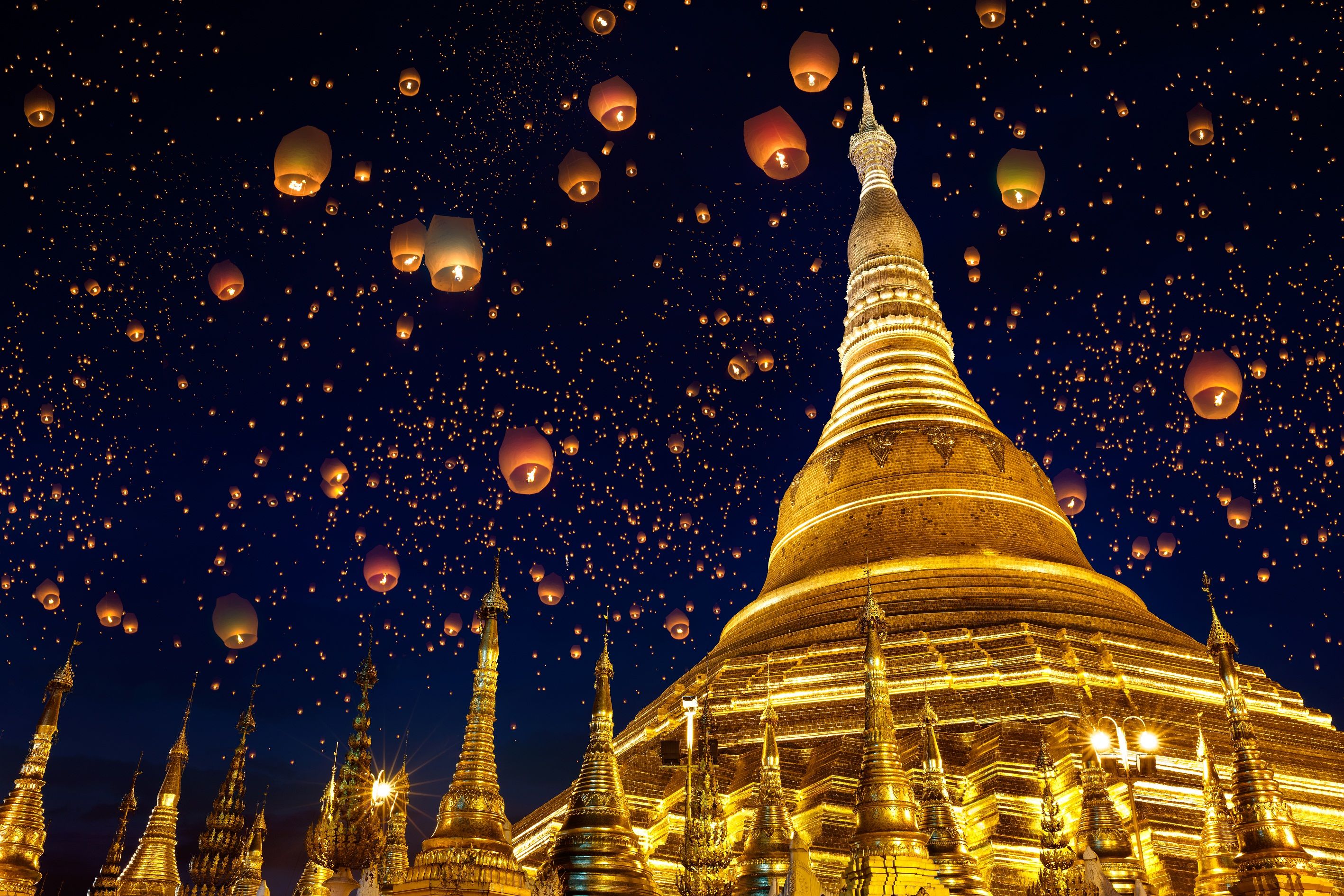A Shwedagon Pagoda
